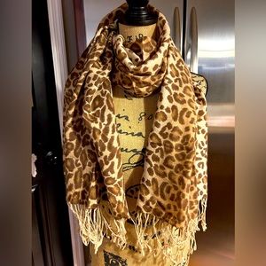 💕 Pashmina Leopard Scarf or Wrap Simply Amazing